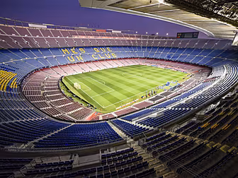 Police enter Barcelona's stadi...