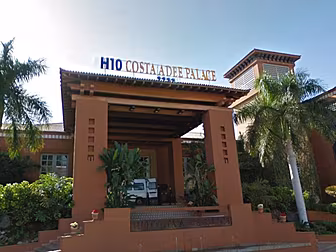 Tenerife Hotel Puts 1,000 Gues...