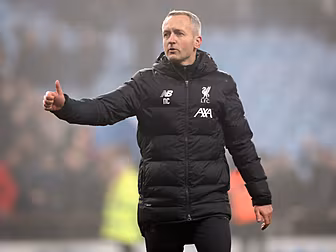 Neil Critchley leaves Liverpoo...