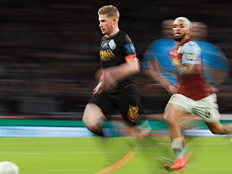 Kevin de Bruyne winning race t...
