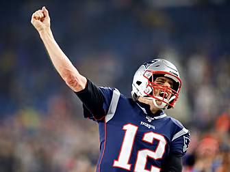 Tom Brady completes move to Ta...