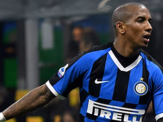 Ashley Young says cancer survi...
