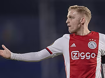 Donny van de Beek completes Ma...