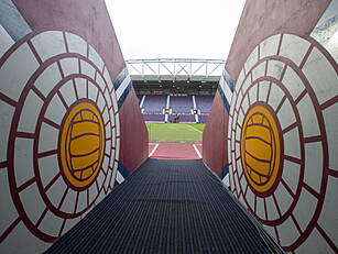 Hearts threaten legal action o...