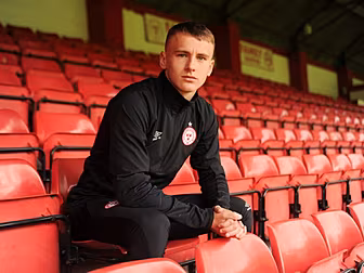 Shelbourne sign teenage midfie...