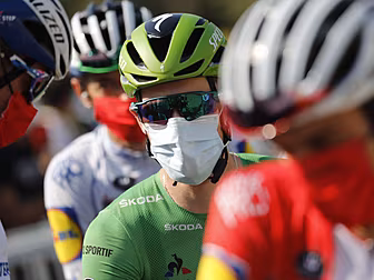 Bennett extends lead in green...