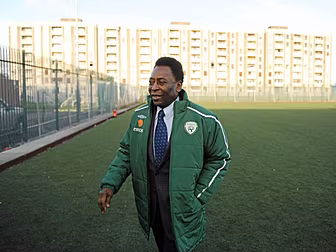 Pele to be moved out of intens...