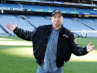 Garth Brooks Announces Dates F...