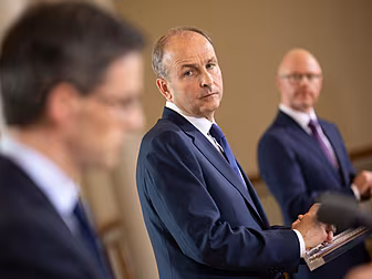 Cabinet Agrees To Phased Easin...