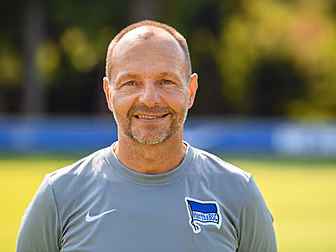 Hertha Berlin sack goalkeeping...