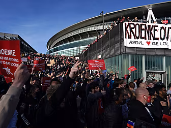 WATCH: Hundreds of Arsenal fan...