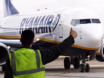 Ryanair Looks To Increase Numb...