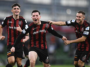 Coote brace secures another fa...