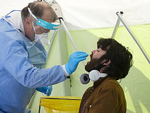 COVID: 23,281 new cases as Ire...