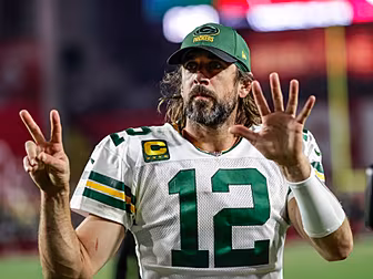 Aaron Rodgers tests positive f...