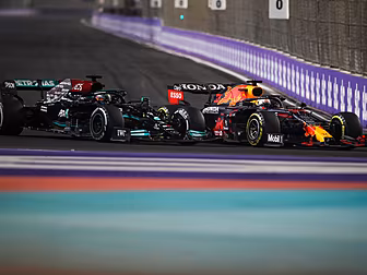 Hamilton v Verstappen F1 seaso...