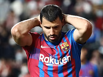 Sergio Aguero announces his re...