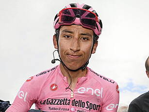 Egan Bernal undergoes successf...