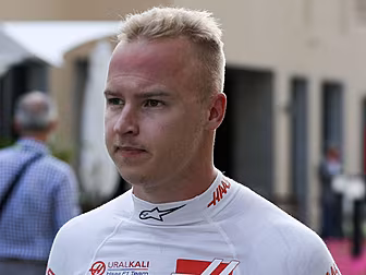 FIA decide not to ban Russian...