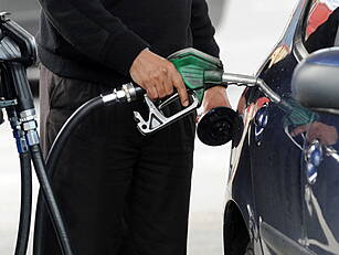 Petrol Prices Climb Above €2,...