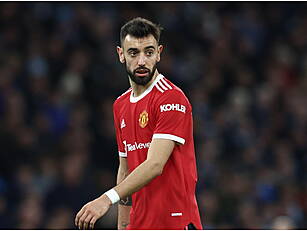 Bruno Fernandes signs new Manc...