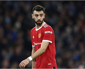 Bruno Fernandes signs new Manc...