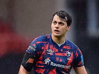 Munster sign Irish-qualified c...