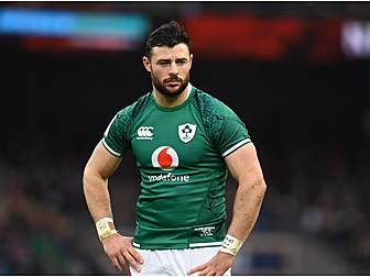 Robbie Henshaw signs IRFU cont...