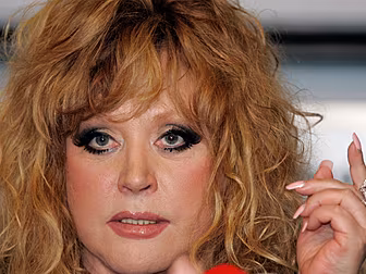 Russian Popstar Speaks Out Aga...