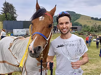 Man Outruns Horse In Annual Ma...
