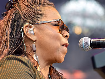 Claire Beck's Saturday SoundSy...