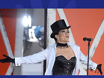 'Let's Go Girls': How Shania T...
