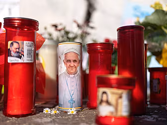 Details Of Pope's Funeral Anno...