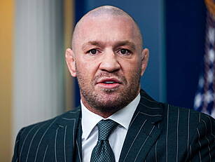 Conor McGregor Pulls Out of Pr...